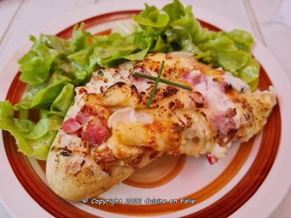 Baguette rôtie poivron, jambon, fromage de chèvre et mozzarella