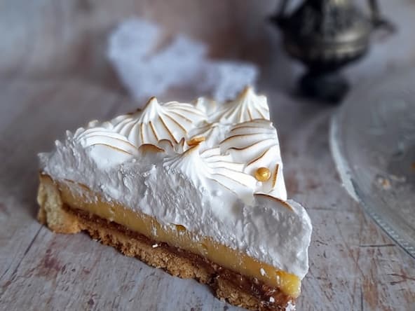 Tarte meringuée au citron et noisettes et son croustillant praliné