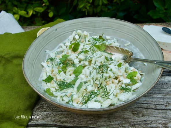 Salade de fenouil et feta, sauce au yaourt grec et au miel