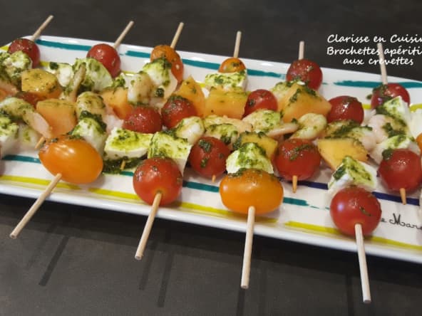 Brochettes apéritives aux crevettes, mozzarella et tomates