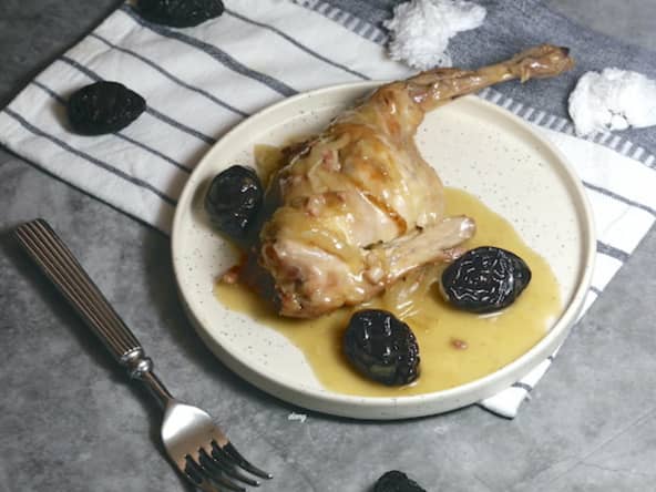 Lapin aux pruneaux : une recette traditionnelle des Hauts-de-France