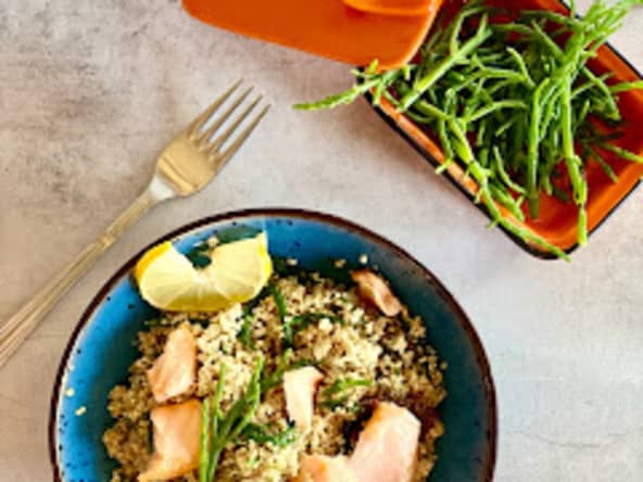 Dos de saumon, quinoa crémeux au salicornes et paillettes d’algues (laitue de mer, nori…)