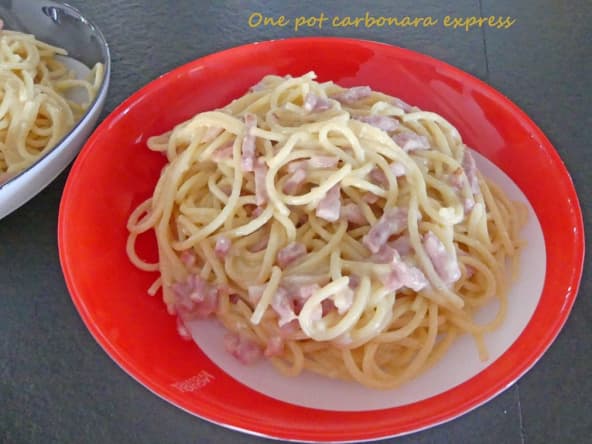 One pot carbonara express pour un plat de pâte vit fait  bien fait