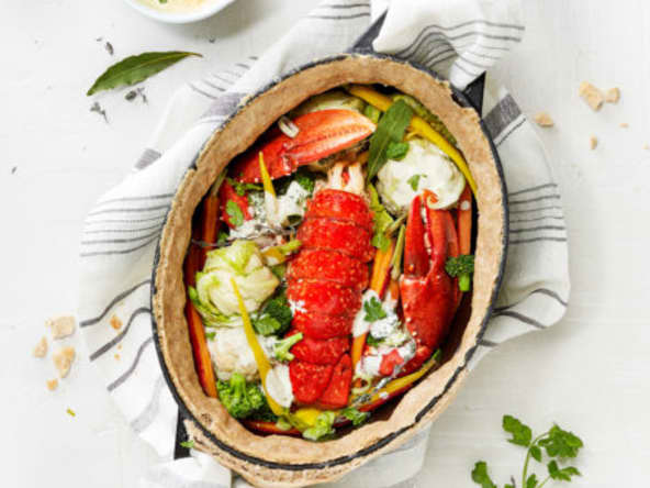 Cocotte de homard aux petits légumes cuit à l'étouffée