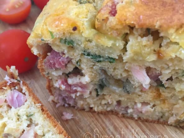 Le cake salé au jambon et au fromage morbier