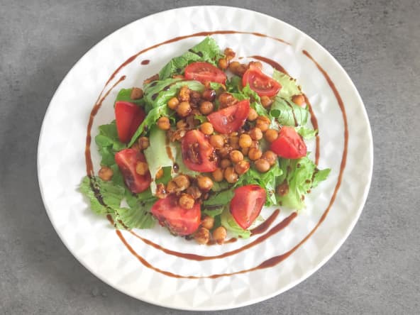 Salade végane toute simple aux pois chiches épicés