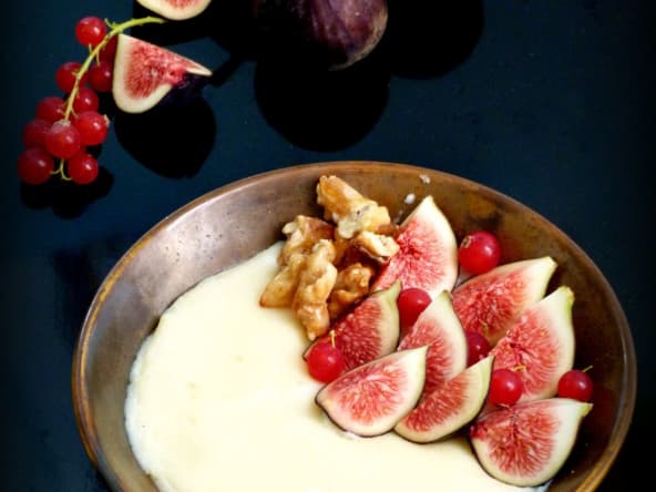 Semoule au lait d'automne aux figues et noix caramélisées