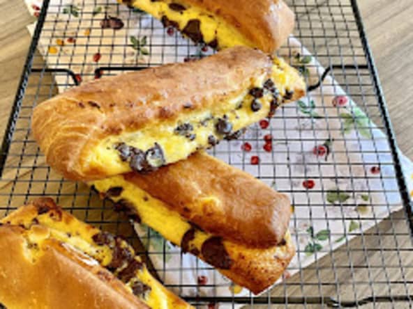 Brioches suisses à la crème pâtissière et aux pépites de chocolat