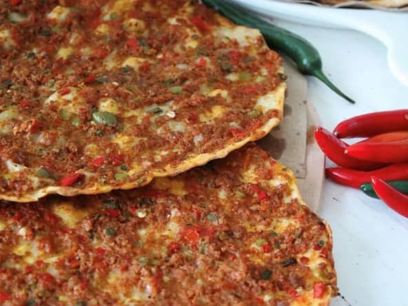 Pizza turque à pâte fine "Lahmacun"