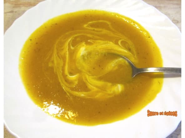 Soupe orange de potimarron et lentilles corail