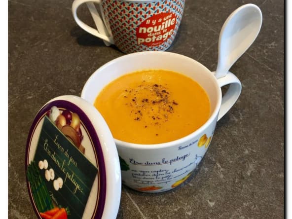 Velouté orange de carottes au curry
