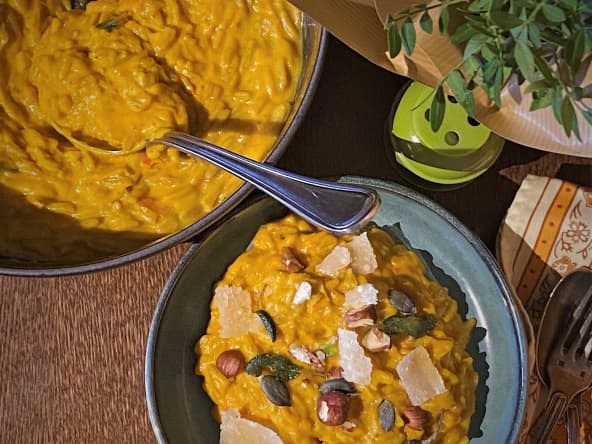 Pâtes crémeuses à la citrouille, ail, sauge et fromage parmesan
