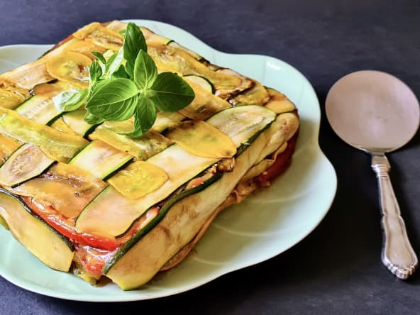 Coussin de légumes confits colorés : tomates, courgettes, poivrons