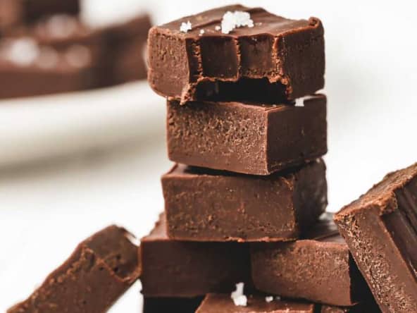 Carrés de fudge maison au chocolat