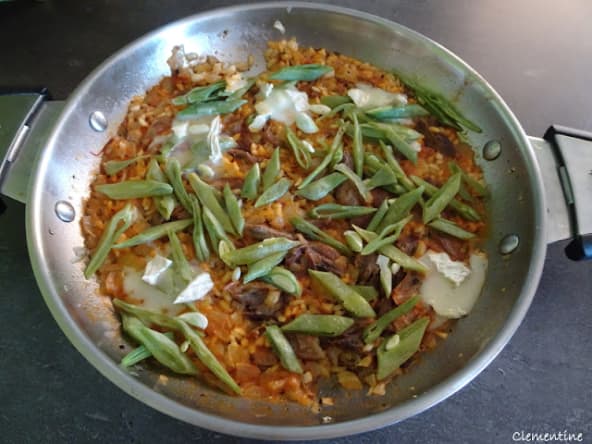 Riz safrané au confit de canard et haricots plats