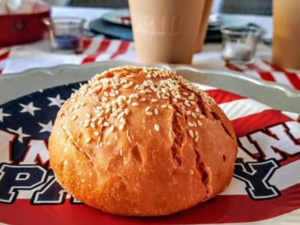 Pain pour hamburger rose ou buns au jus de betteraves