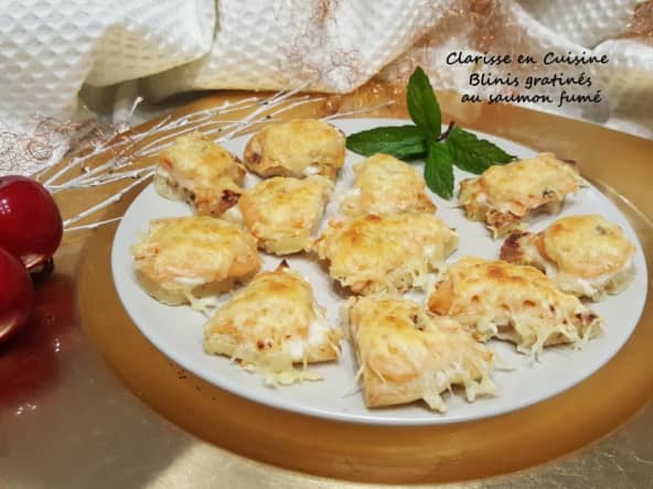 Blinis gratinés au saumon fumé pour l'apéritif