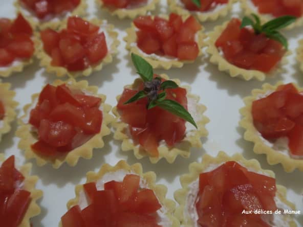 Tartelettes apéritives au chèvre frais et concassé de tomates