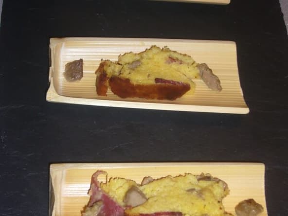 Cake salé apéritif au foie gras, magret de canard fumé et aux noix