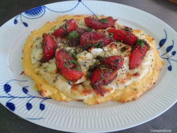 Polenta "façon pizza" à la feta et aux tomates d'après Yotam Ottolenghi