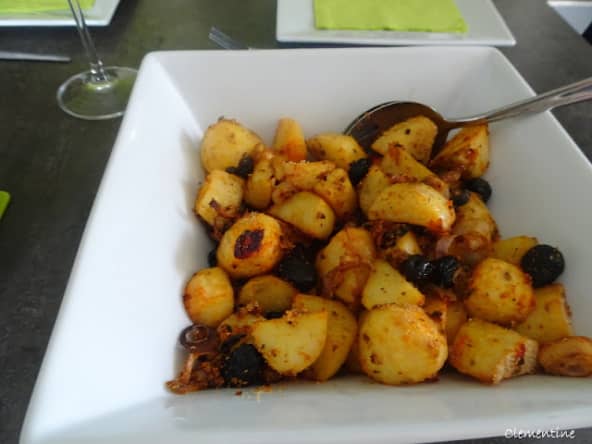 Pommes de terre à la sicilienne (tomates, olives, paprika...)