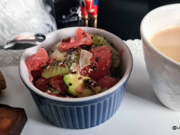 Salade de kiwi, pamplemousse et avocat