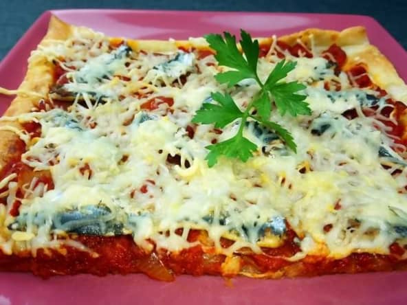 Tarte feuilletée aux sardines et fromage râpé