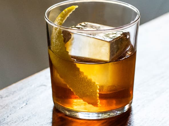 Godfather : un cocktail whisky et Amaretto en référence au film "Le Parrain"