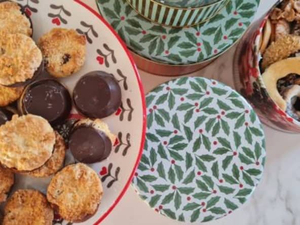 Macarons croûte chocolatée, à la noix de coco, canneberges et chocolat blanc