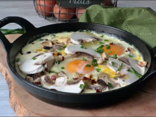 Oeufs cocotte au foie gras et champignons de Paris