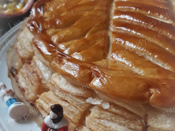Galette frangipane fruit de la passion pour l'épiphanie