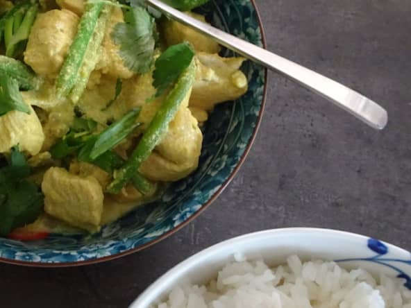 Curry thaï de poulet aux légumes verts