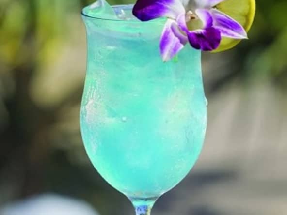 Blue Hawaii : un cocktail tiki à la couleur bleue