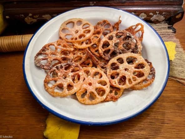 Chips de racine de lotus à l'huile de sésame