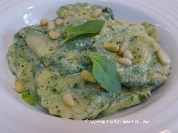 Raviolis maison aux jeunes pousses d'épinards Ricotta, origan et pignons