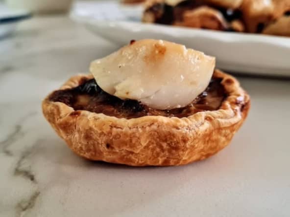 Tartelettes à la fondue poireaux et saint-jacques juste snackées