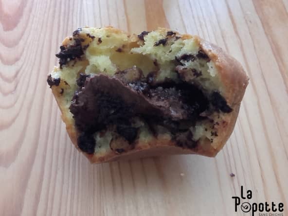 Mandise ou muffin aux pépites de chocolat et coeur Nutella