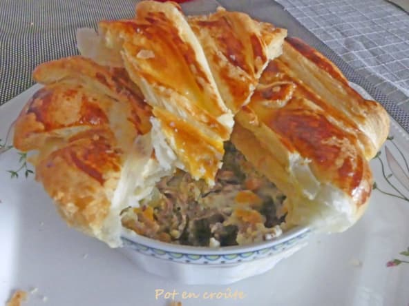 Restes de pot-au-feu en croûte de pâte feuilletée