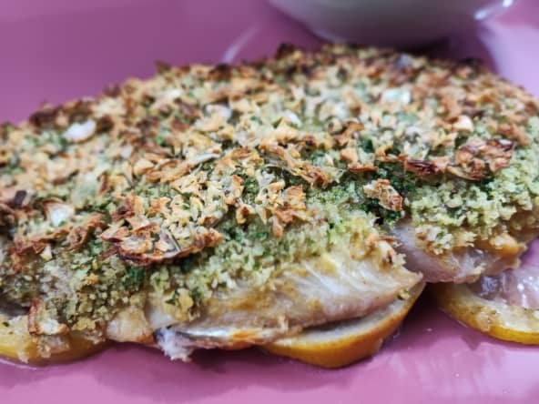 Filet de lieu noir et sa seconde peau d'herbes et de noix fraiches