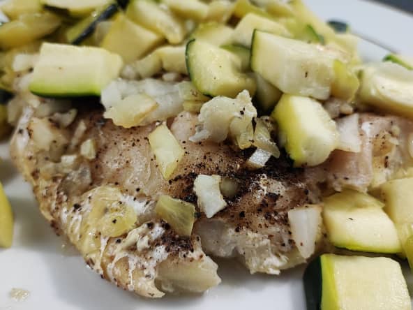 Poisson Mostelle en papillote et ses courgettes en cubes