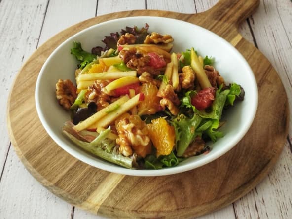 Salade d'hiver colorée et croquante aux agrumes et noix de Grenoble