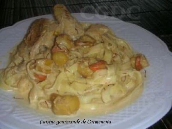 Tagliatelles sauce safranée aux noix de coquilles Saint Jacques et filets de loup