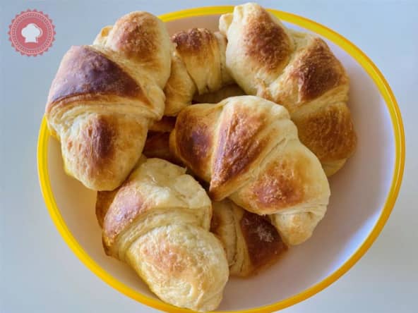 Croissants feuilletés au beurre maison... avec option chocolat !