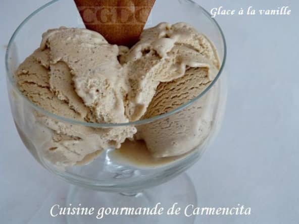 Glace maison au lait entier à la vanille