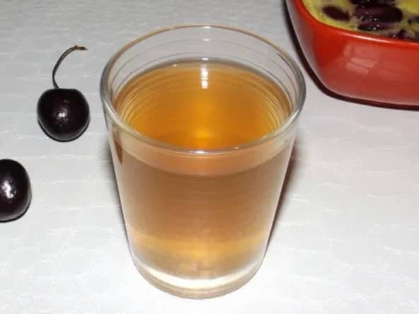 Thé vert amincissant aux queues de cerises