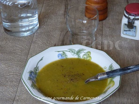 Potage de légumes frais et secs en mélange
