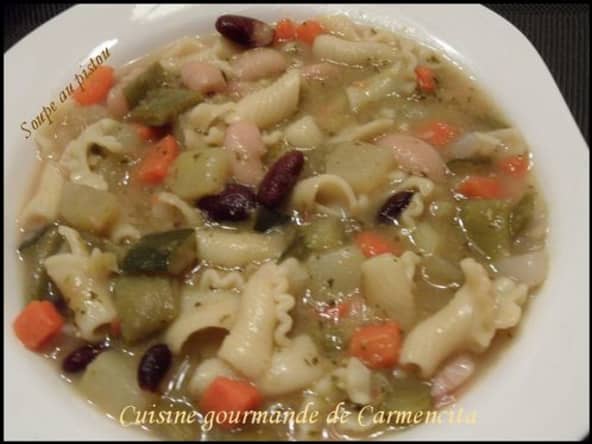 Soupe au pistou typique de la cuisine provençale