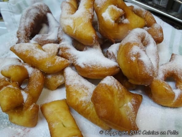 Bugnes de carnaval en friture comme il se doit !