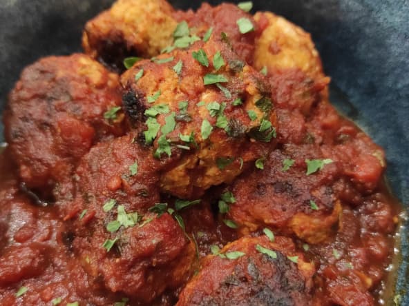 Boulettes de poulet moelleuses à la sauce tomate