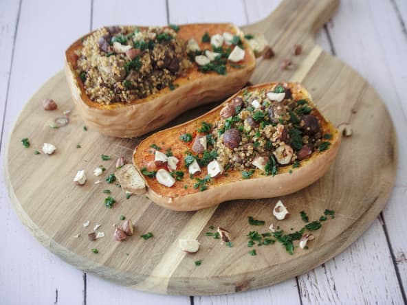 Courge butternut farcie au quinoa, champignons de Paris et noisettes